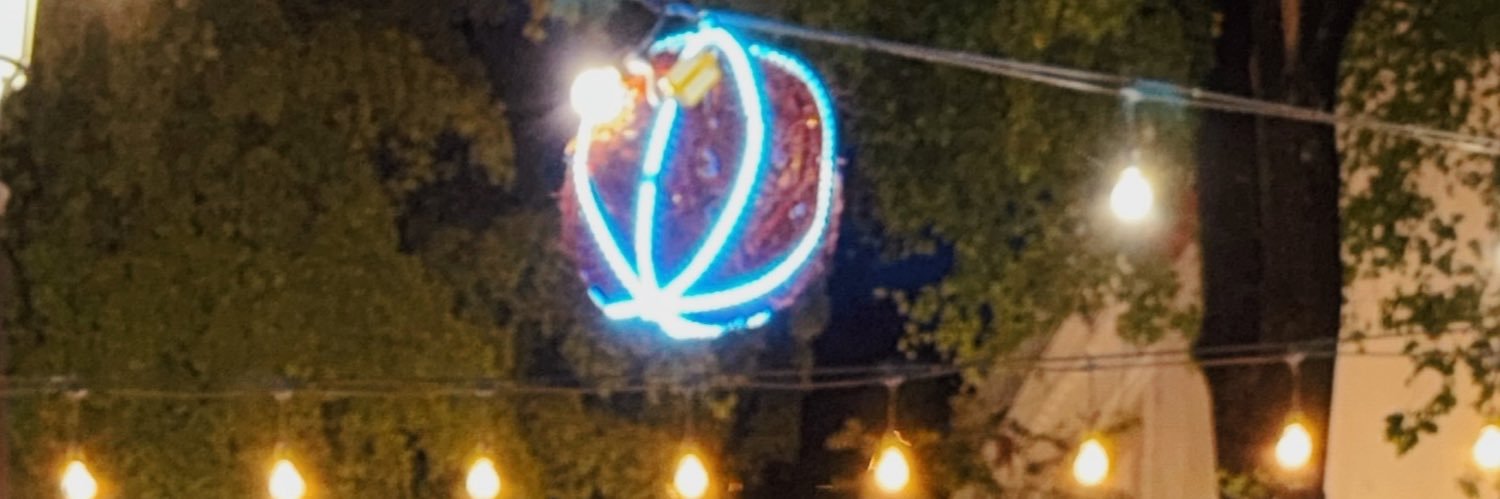AnaLauraLopez_V's profile banner image