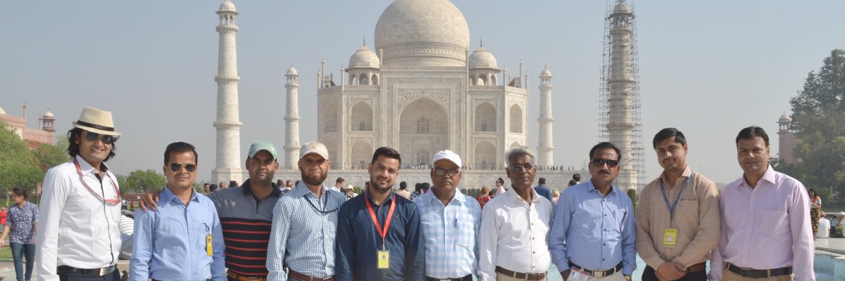 Jaipur Tour Guide Family Group banner