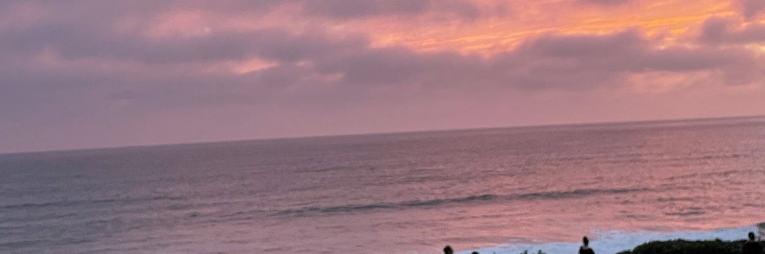 momisme2's profile banner image
