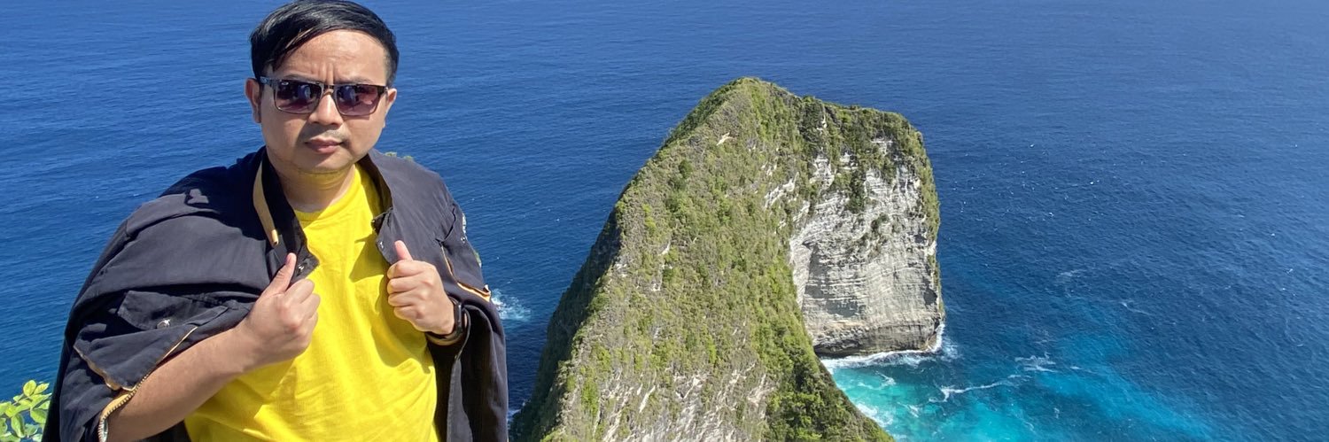 UusDotCom's profile banner image