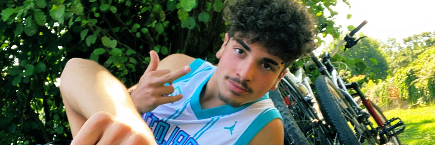 Machado__04__'s profile banner image