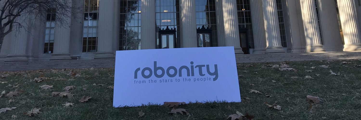 Ramón González banner