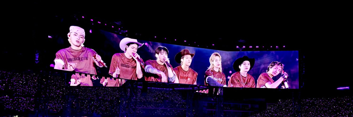blondemochim's profile banner image