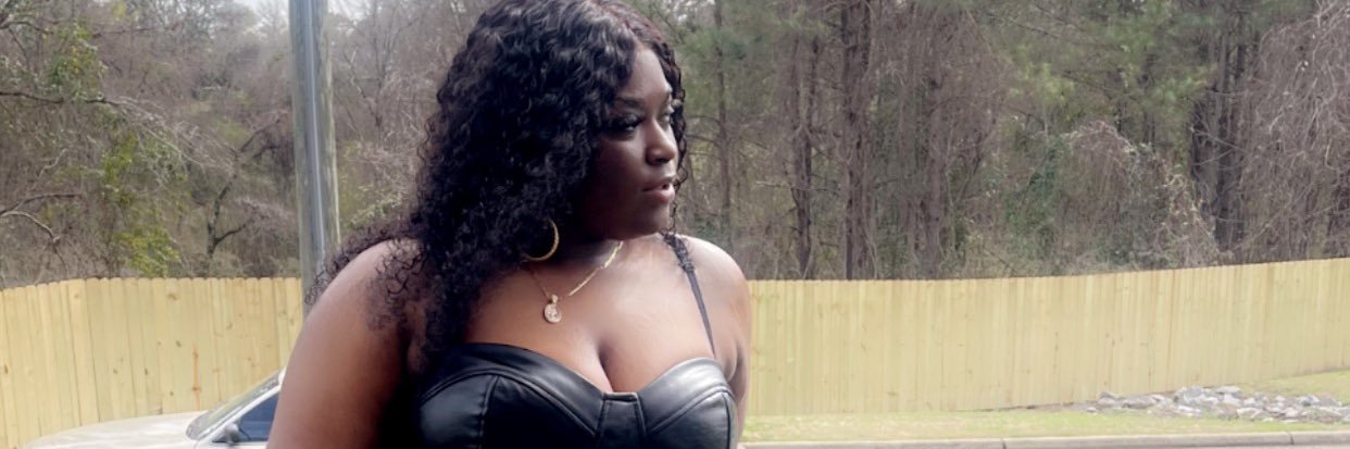 _qweenniquee_'s profile banner image
