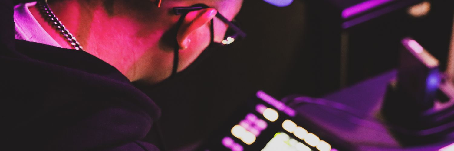 Optical Eyez XL banner