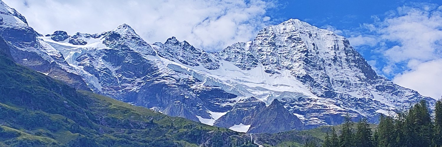 moningusuta_'s profile banner image