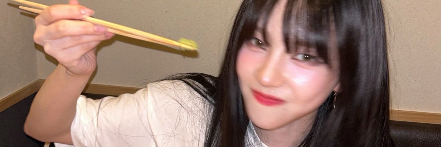 qarinaya's profile banner image