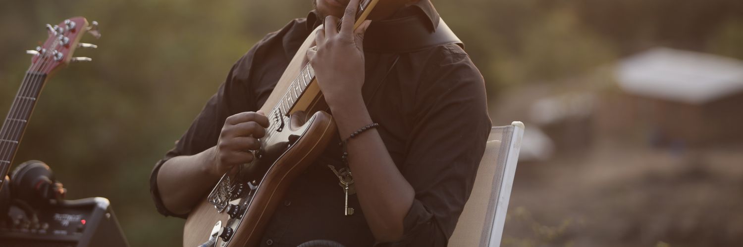 High On Guitar🎸's banner