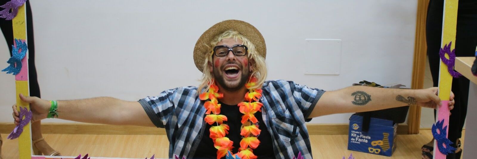 Con R de Neburlón! ۞ banner