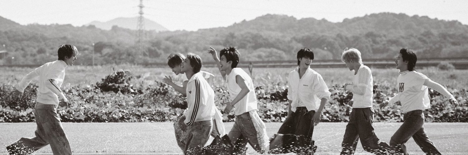 niniibaek's profile banner image