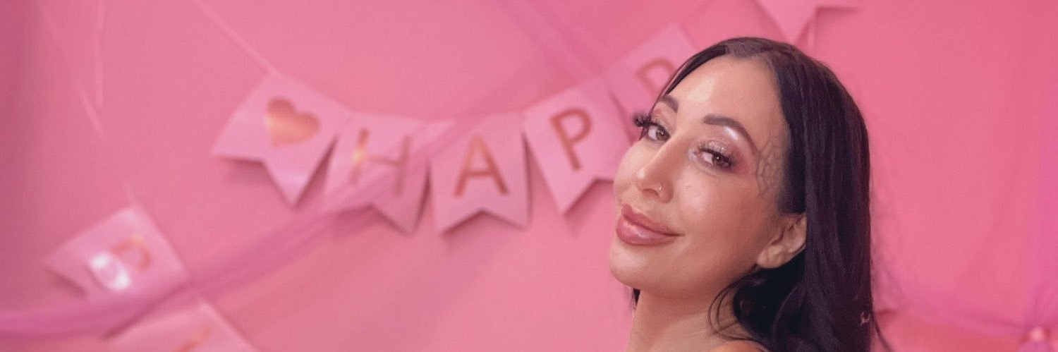 Yvanxa's profile banner image