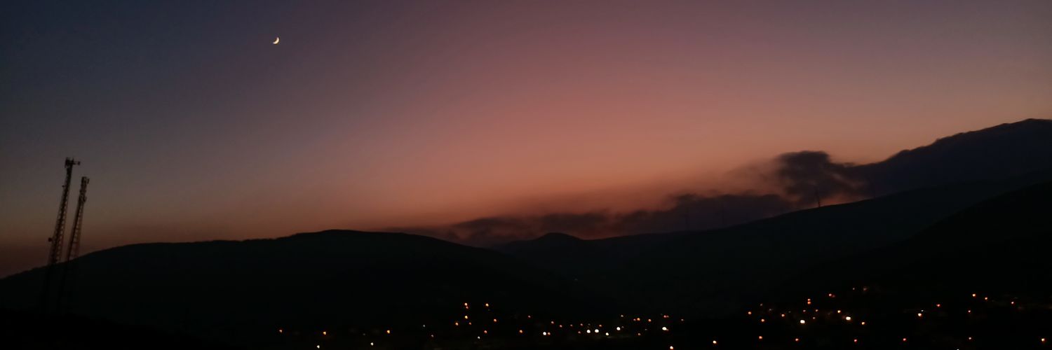 hilalee_'s profile banner image