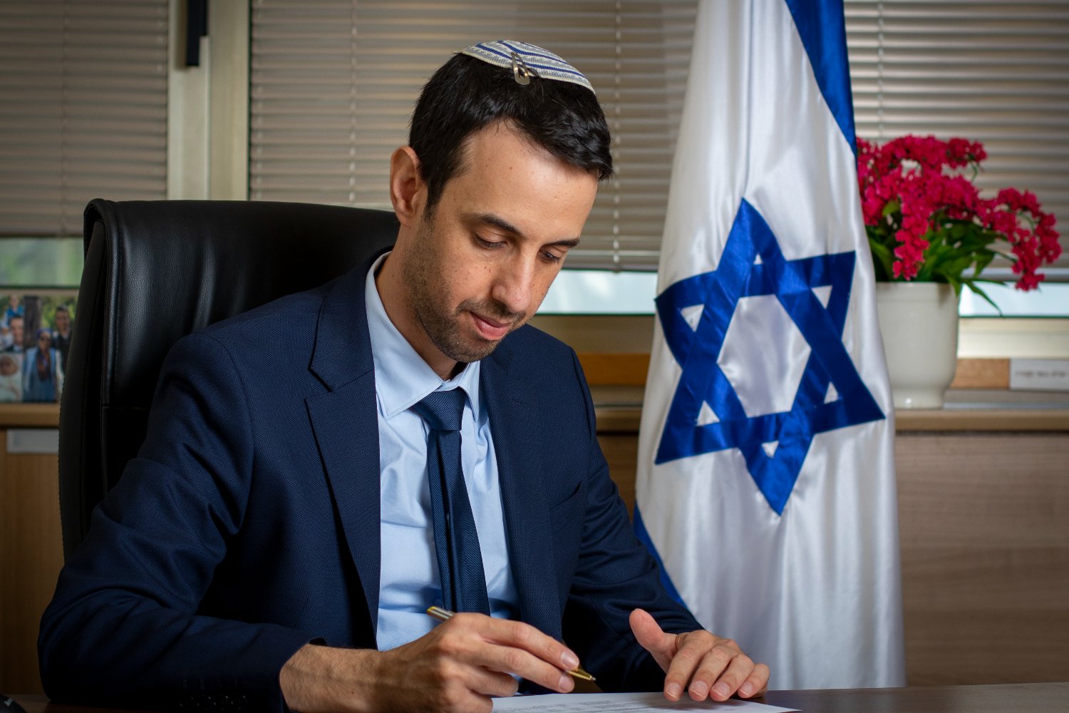 Ariel Kallner אריאל קלנר's banner