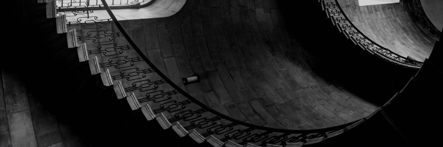 月's banner