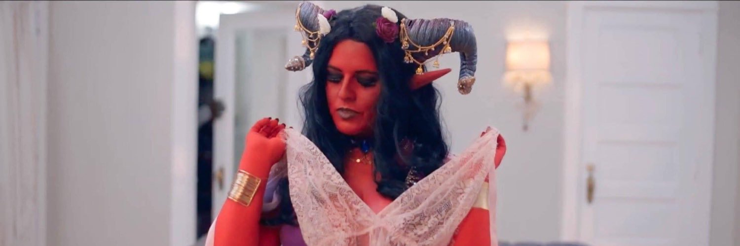 Laura 🇱🇧-Critical Mrs. banner