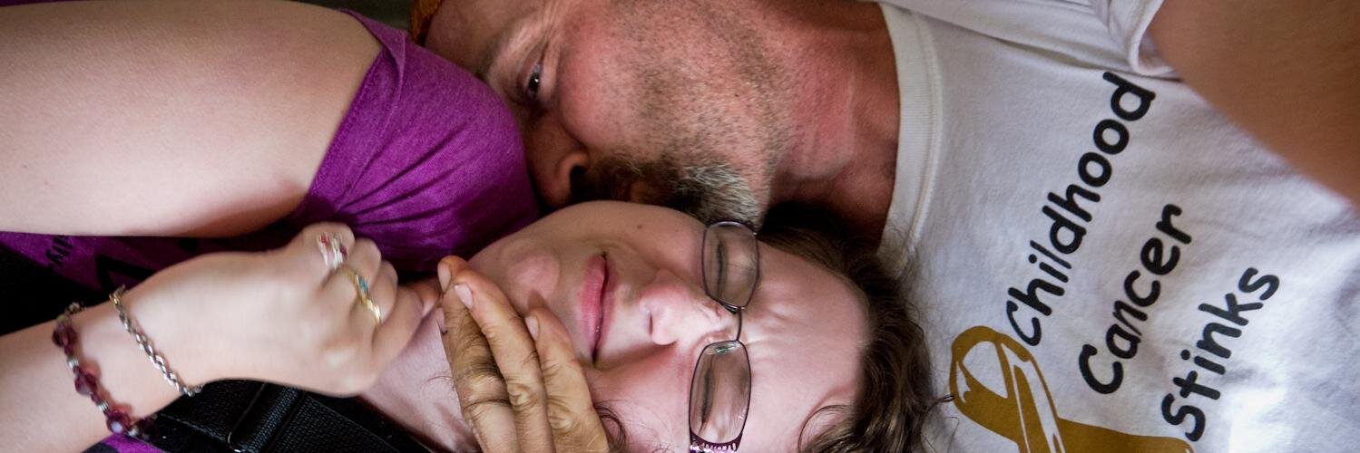 Golden Cancer Mom banner