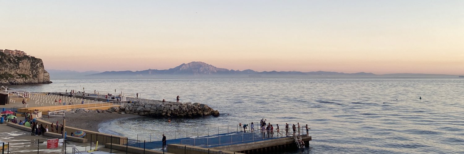 🧠Christina Linares🧠 banner