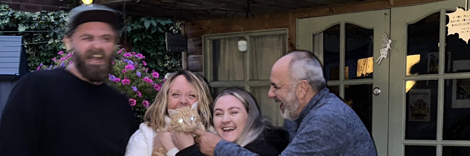 izzy_darlington's profile banner image