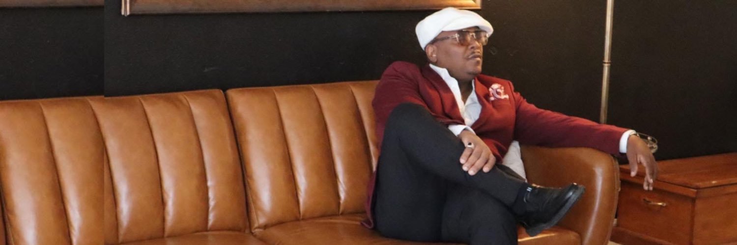 damoretweets's profile banner image