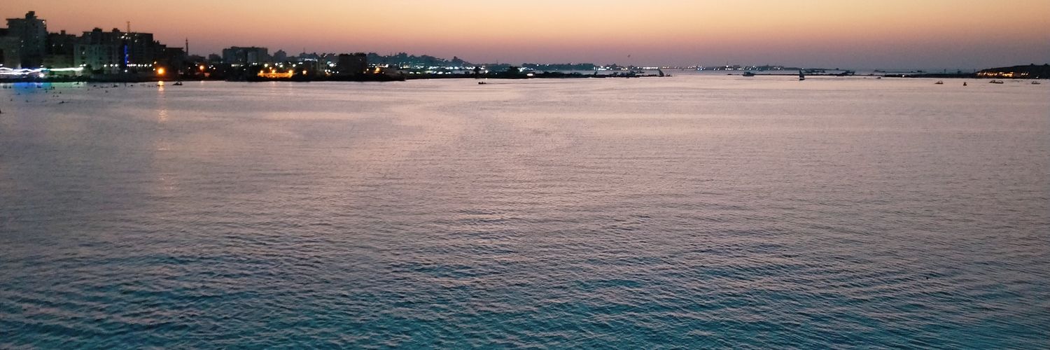 MomenMo21255794's profile banner image