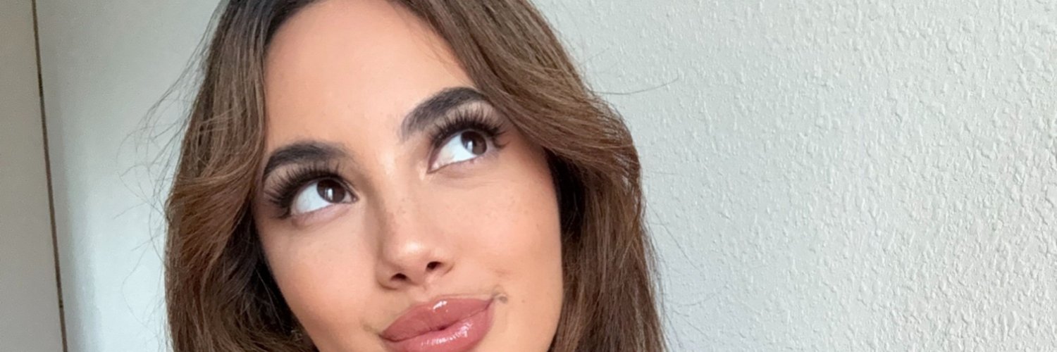 alinabelle01's profile banner image