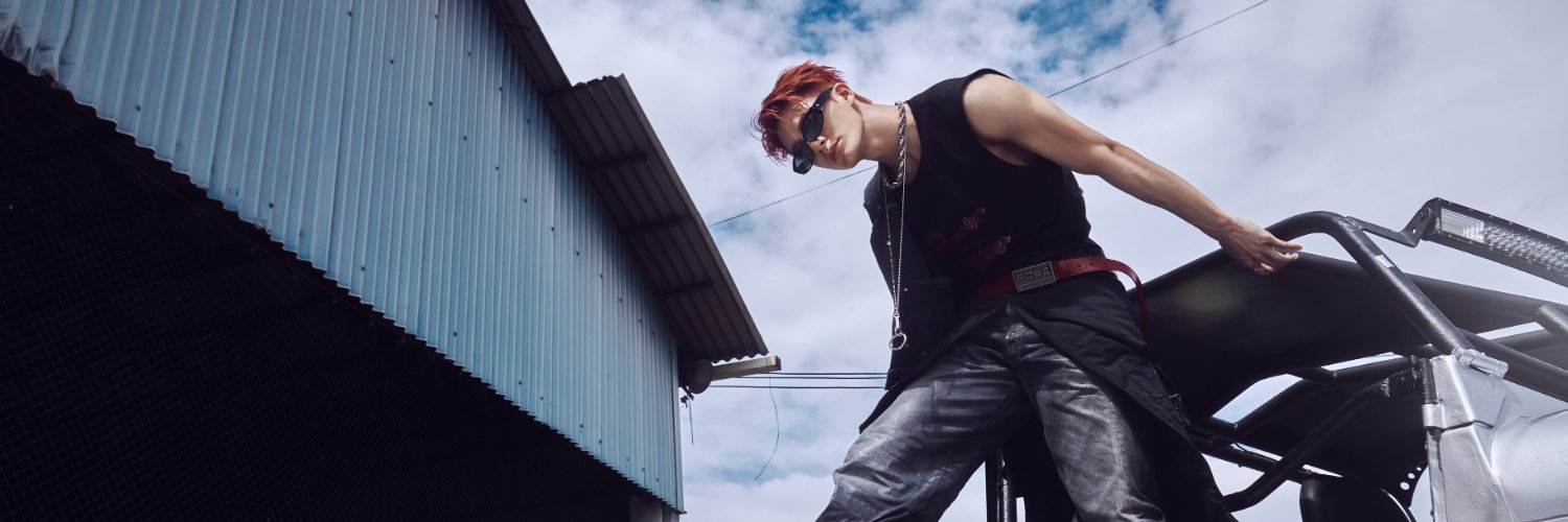 racoosn's profile banner image