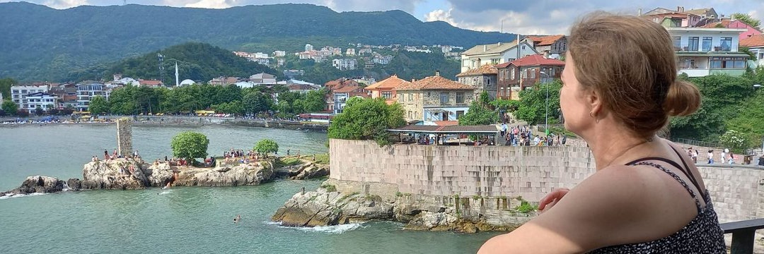 Nükhet  Kırmızı banner