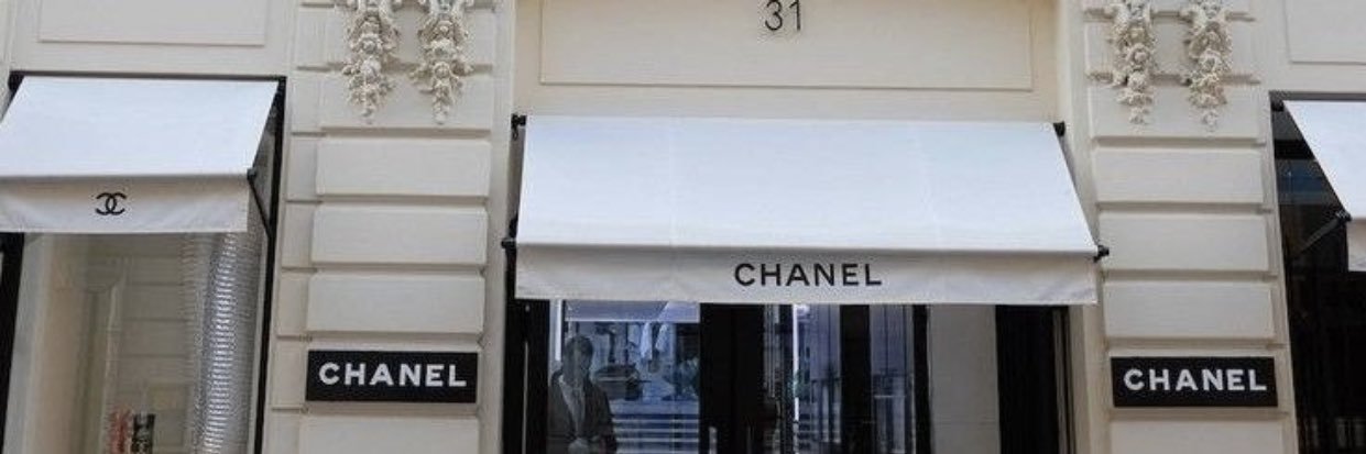 queen b banner