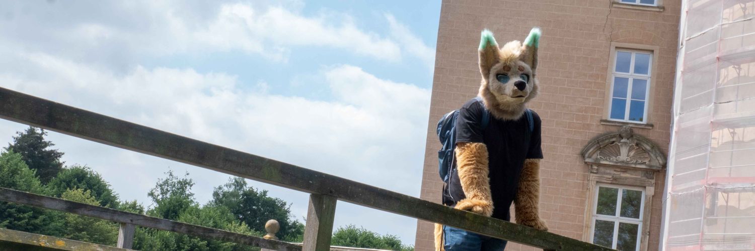 \\ howl // 🦊migrated to that other site. banner