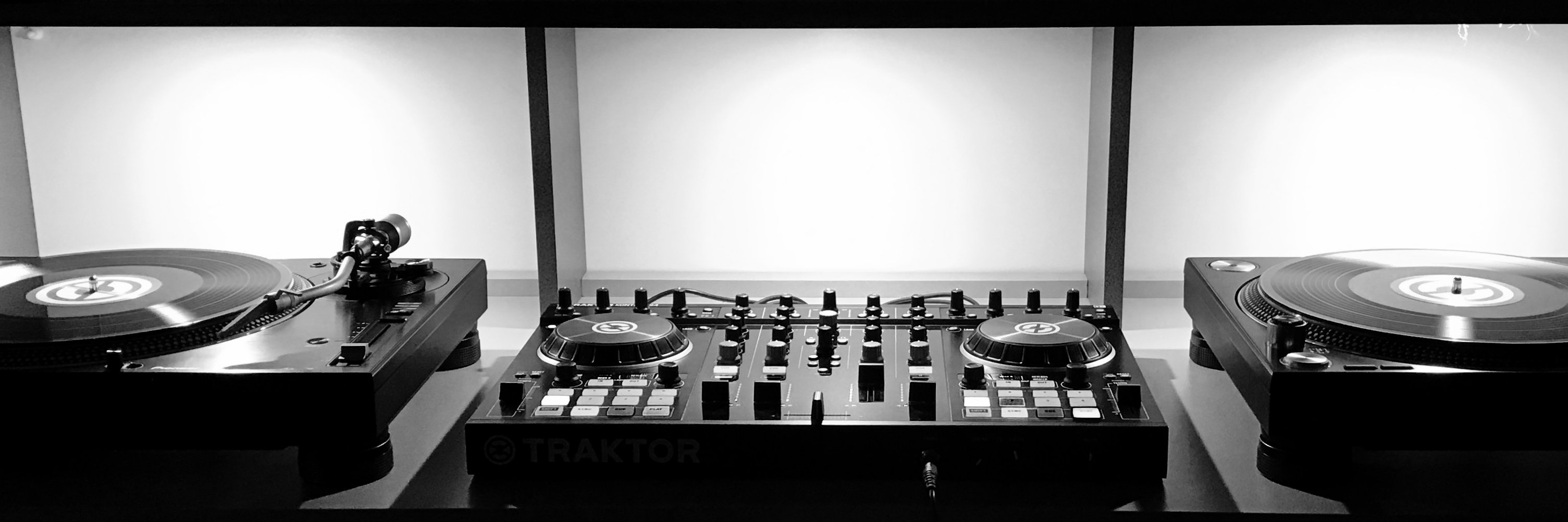 Deejaylezlee's profile banner image