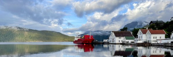 estermoe Profile Banner