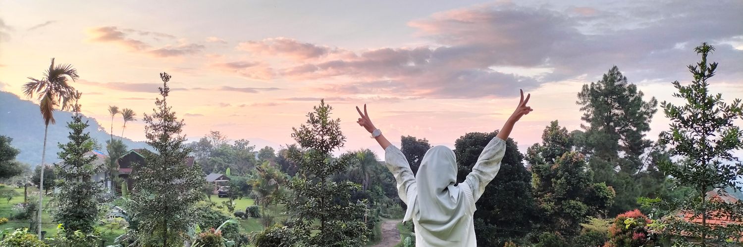 MahdinaRQ's profile banner image