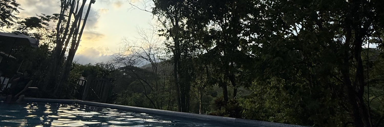susidg8's profile banner image