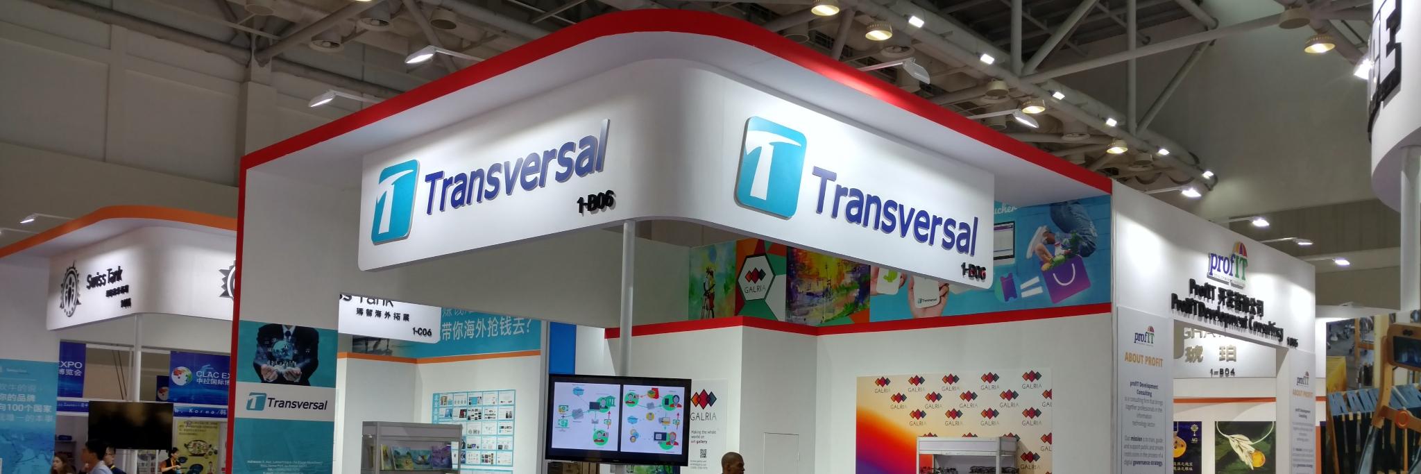 Transversal banner