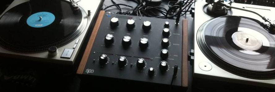 Maurizio Athome banner