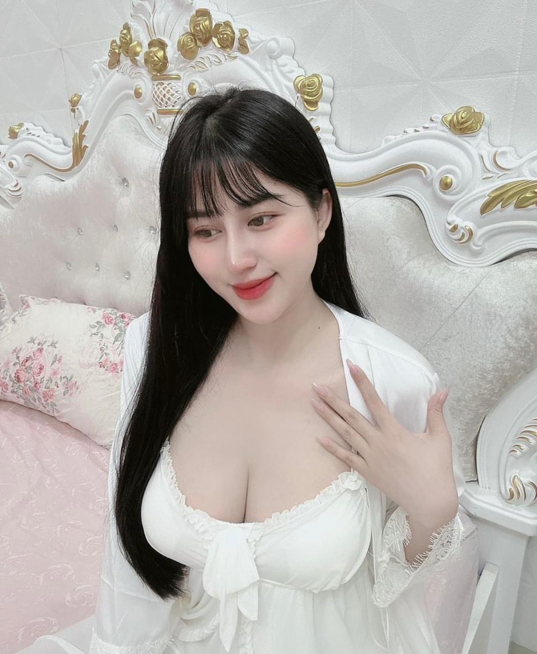 aynsiz's profile banner image