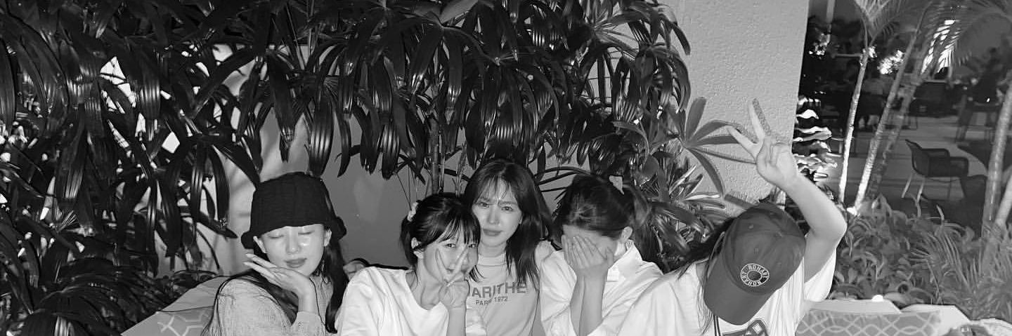seulyay's profile banner image
