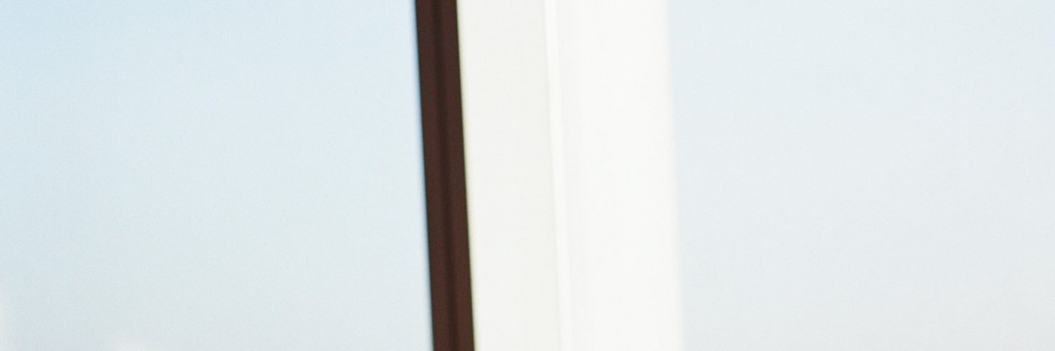 T banner