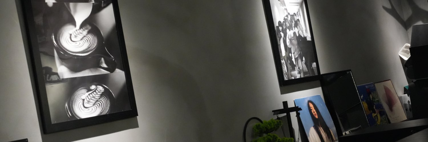L banner