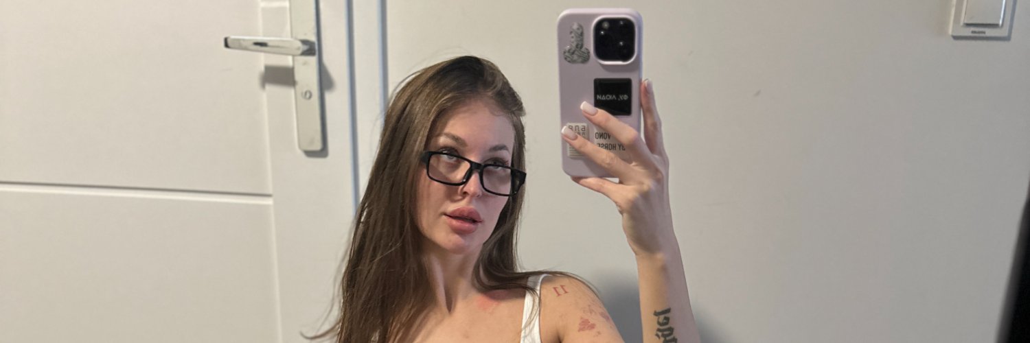 Cumwithhot🩵Mira banner