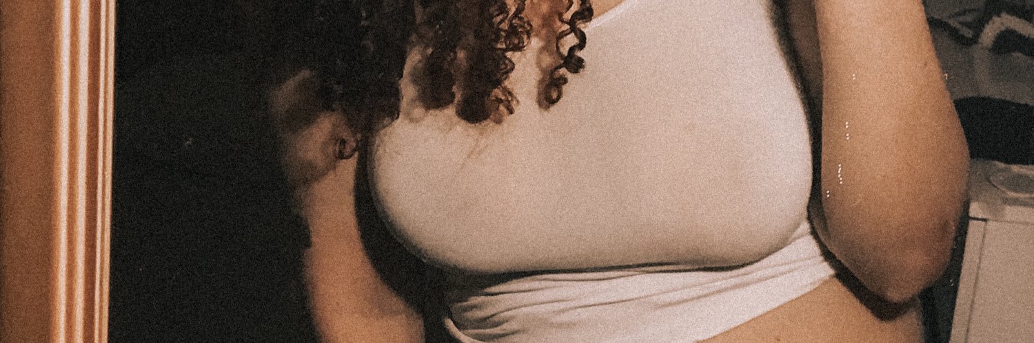 pornsav's profile banner image
