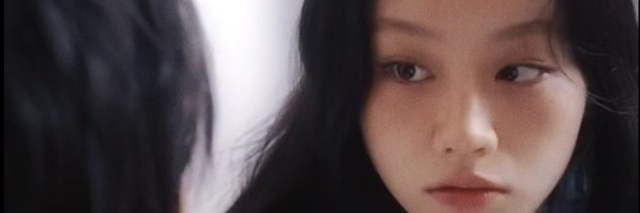 revue5's profile banner image