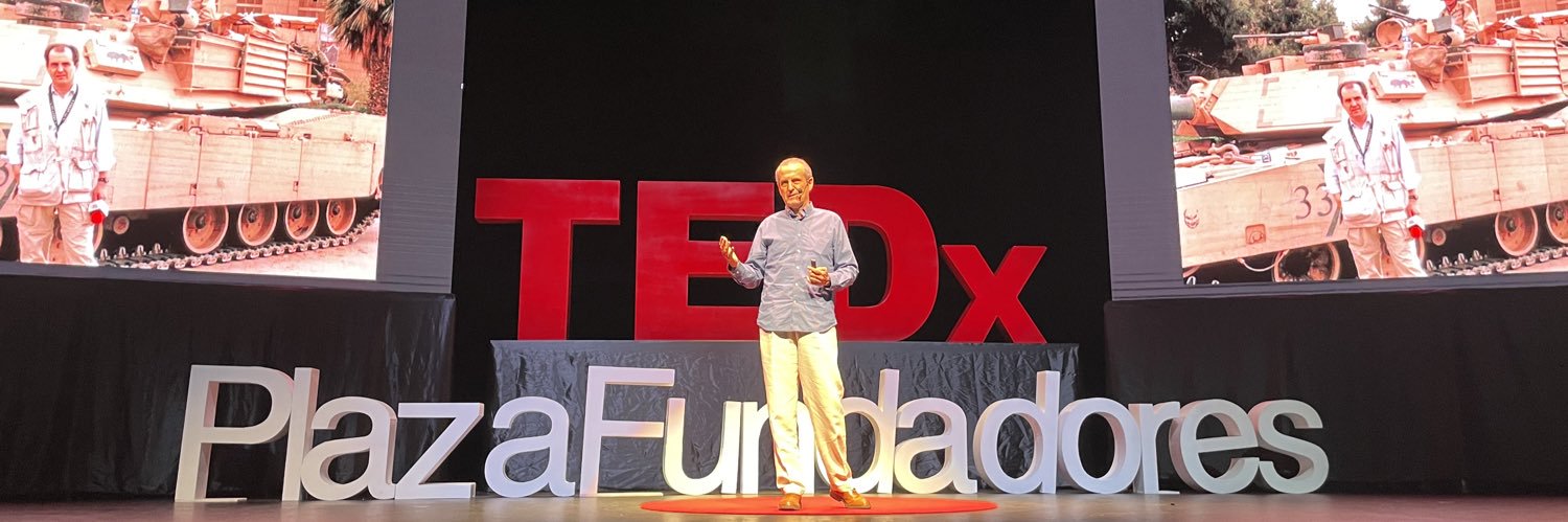 Pablo Latapí banner