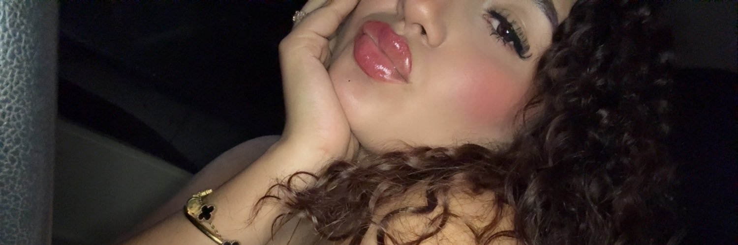 azucelyy's profile banner image