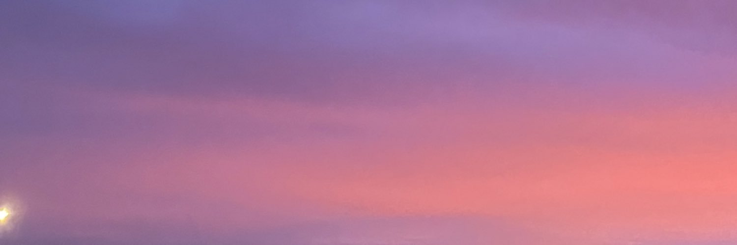 izziedraper's profile banner image