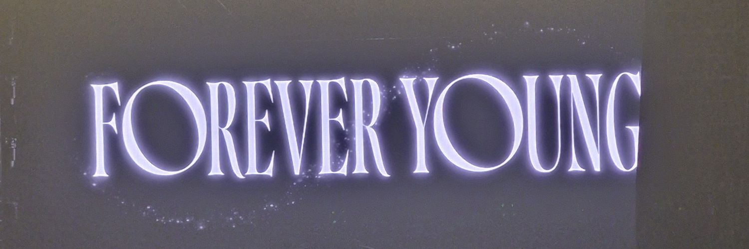 evihidaynis's profile banner image