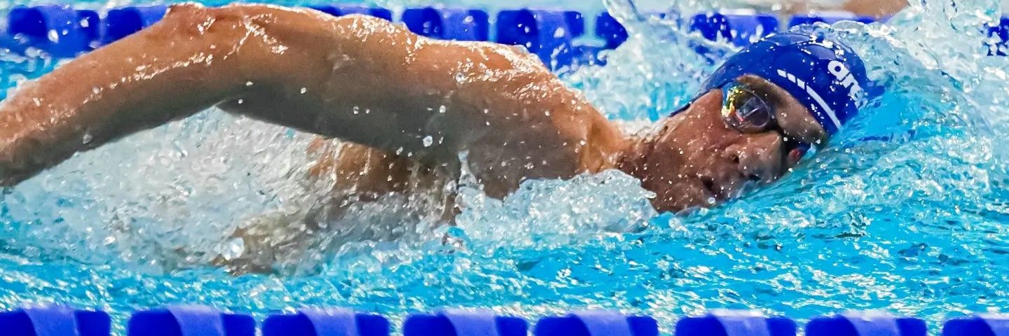 Roberto E. Hernández banner