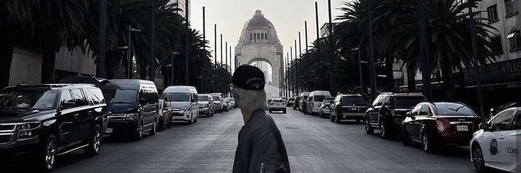 lip banner