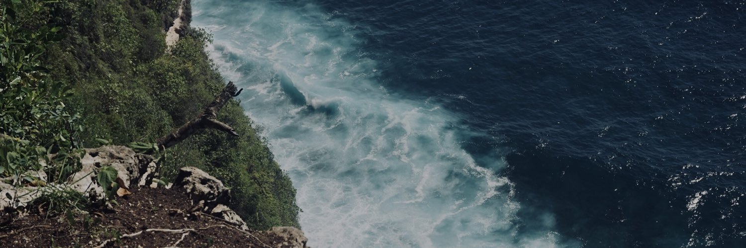 emilooy's profile banner image