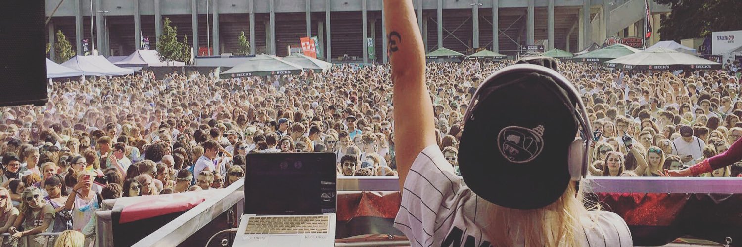 izzytrixx's profile banner image